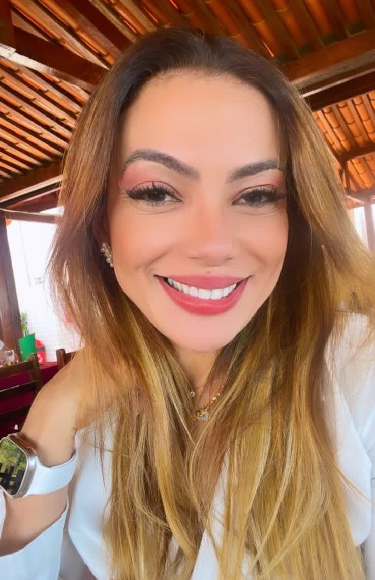 Retrato da Dra. Osana Hercullano sorrindo